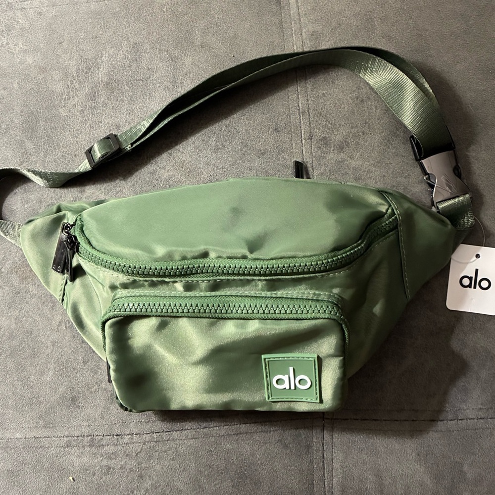 ALO Yoga Explorer Crossbody Bag Green